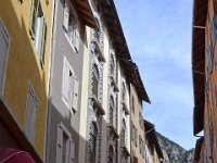 Briancon 16 septembre 2013 27  La Grande Rue et à gauche, la Maison des Têtes.Septembre 2013