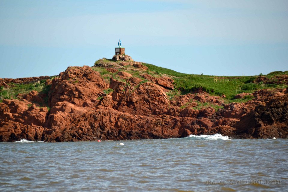 DSC0091.JPG - Le Lion de Mer et la statue de la Vierge Marie.04 octobre 2015.