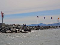 DSC0134  Beaucoup de pêcheurs à l'entrée du port.04 octobre 2015.