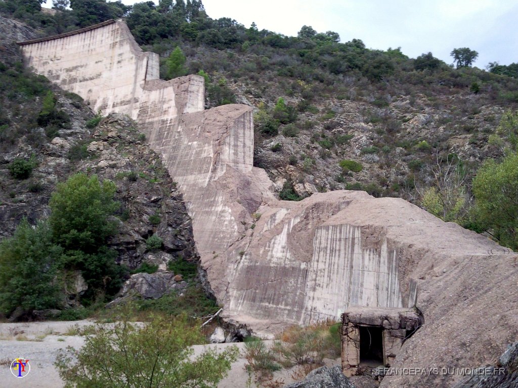 13Photo1361.jpg - Les vestiges du barrage.