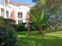 DSC0100  Laeticia, responsable et gestionnaire des espaces verts du Lagon Bleu - 23 juin 2015