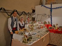 Frejus 08 decembre 2013 37  Exposition de santons.Les exposants ont aimablement pris la pose. 08 décembre 2013
