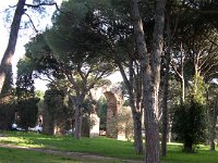 DSCN2905  Le parc et ses ruines romaines