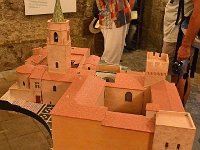 cloitre 17  Maquette représentant la mairie au premier plan et la cathédrale à gauche, avec à l'arrière, le cloître. 16/09/2012