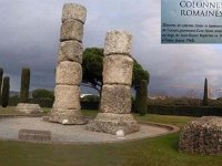 Diapositive1  Les colonnes Romaines à l'entrée de Fréjus en venant de Puget-sur-Argens.