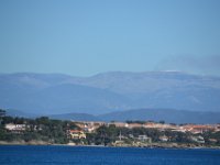Vue sur la pointe de la lauvette  Autour des viviers romains, au fond, la pointe de la Lauvette. 02 avril 2015.