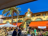 Menton 28 09 24 166  Menton - 06 - 28 09 2024 - Le marché couvert et son lanternon