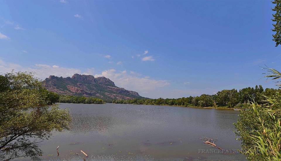 Lac Arena 16 juin 2013 55.jpg - Le lac Arena et le rocher de Rquebrune sur Argens. 16 juin 2013