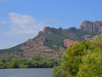 Lac Arena 16 juin 2013 2  Le lac Arena et le rocher de Rquebrune sur Argens. 16 juin 2013