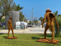 Saint Raphael exposition jardin Bonaparte 25 juillet 2022 6  Saint-Raphaël - 83 - Exposition au Jardin Bonaparte le 25/07/22 - David et Goliath