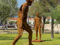 Saint Raphael exposition jardin Bonaparte 25 juillet 2022 7  Saint-Raphaël - 83 - Exposition au Jardin Bonaparte le 25/07/22 - David et Goliath