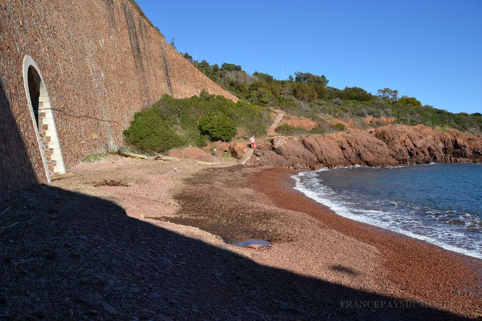 DSC0247.JPG - La corniche d'Or entre Agay et Le Trayas. Calanque de l'Aurelle.26 février 2015.