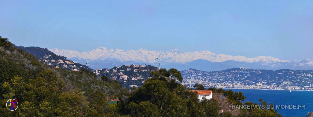 Panorama8.jpg - La corniche d'Or entre Agay et Le Trayas. Au second plan,Mandelieu et Cannes la Bocca. 26 février 2015.