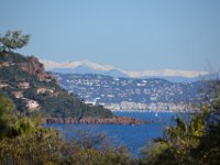 DSC0251  La corniche d'Or entre Agay et Le Trayas. Au second plan, Cannes la Bocca. 26 février 2015.