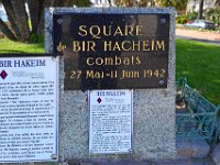 DSC 0007 copie  Monument à l'honneur de la bataille de Bir Hakeim.