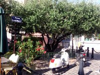 Place de la Republique a droite le nouveau marche couvert