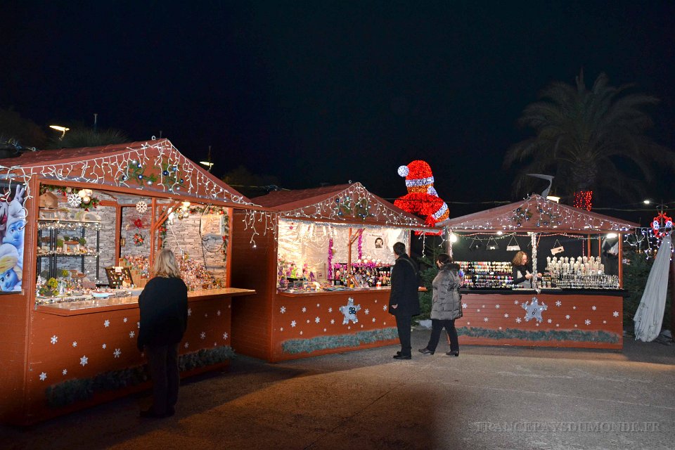 Saint Raphael 12 12 2013 34.JPG - Saint-Raphaël. Le village des Lucioles.11 décembre 2013