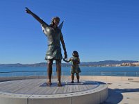 DSC0117  Emblème de la commune, l’Archange Raphaël s’élève désormais monumental au Jardin Bonaparte. 26 février 2015.