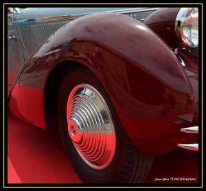 Auto Retro Frejus 2016 9 Fréjus (83) - Auto Retro 2016. Partie d'une Delahaye.
